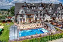 Liptakówka Hotel – udsigt over poolen