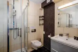 Badeværelse – udsigt fra venstre