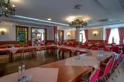 Spisestue med forbundne borde – en anderledes tilgang